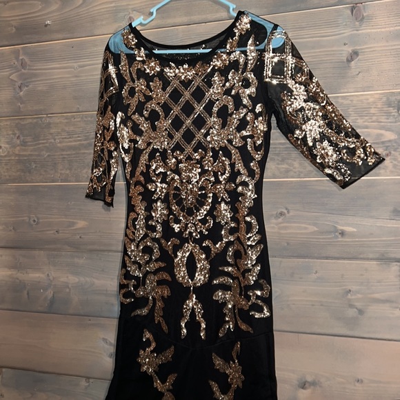 Beautiful vintage black dress with gold sequins - Picture 3 of 11